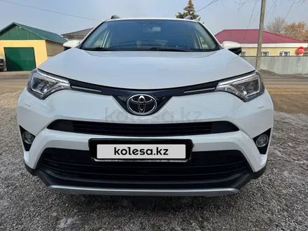 Toyota RAV4 2016 года за 11 990 000 тг. в Актобе – фото 13