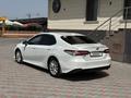 Toyota Camry 2021 года за 12 000 000 тг. в Алматы – фото 23