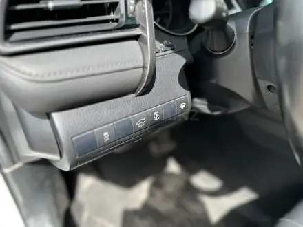 Toyota Camry 2021 года за 12 000 000 тг. в Алматы – фото 33