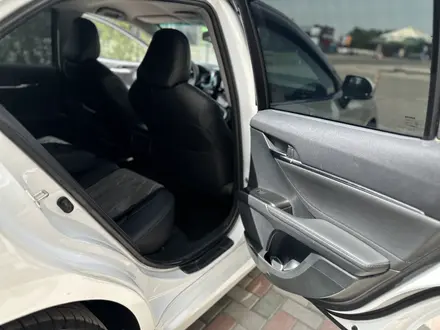 Toyota Camry 2021 года за 12 000 000 тг. в Алматы – фото 36