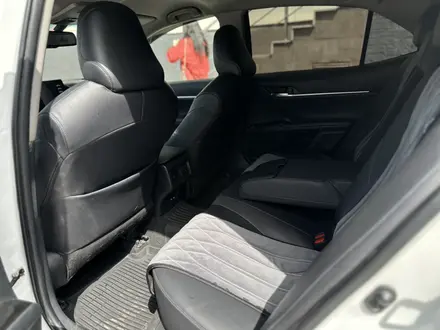 Toyota Camry 2021 года за 12 000 000 тг. в Алматы – фото 37