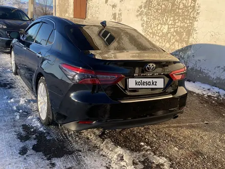 Toyota Camry 2019 года за 14 500 000 тг. в Семей – фото 3