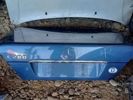 Крышка багажника за 60 000 тг. в Шымкент