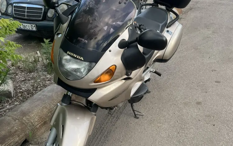 Honda  NT650V Deauville 1998 года за 1 600 000 тг. в Астана