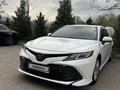 Toyota Camry 2018 года за 10 000 000 тг. в Алматы