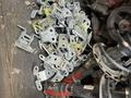 Петли дверные петли капота шарниры навесы Тойота камри 55-55 ярис за 12 000 тг. в Алматы
