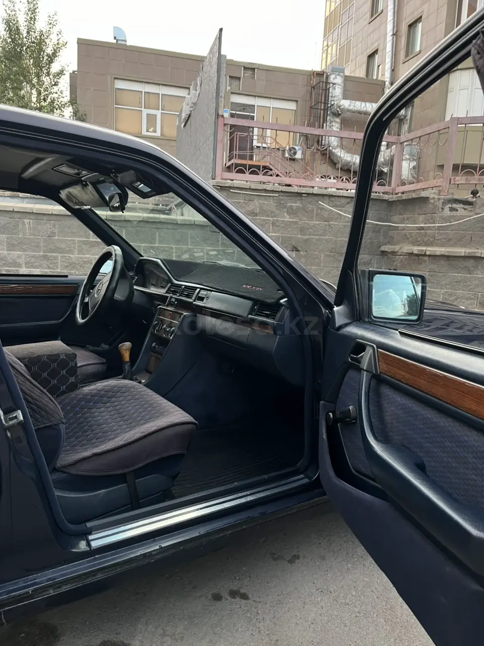 Mercedes-Benz E-Class, 1993