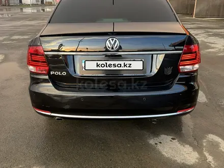 Volkswagen Polo 2016 года за 5 800 000 тг. в Актау – фото 4