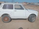 ВАЗ (Lada) Lada 2121 2001 годаүшін400 000 тг. в Актау – фото 2