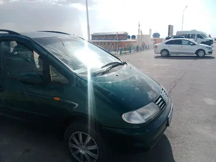 Volkswagen Sharan 1996 года за 3 000 000 тг. в Актау – фото 4