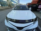 Toyota Camry 2018 года за 13 850 000 тг. в Астана – фото 2