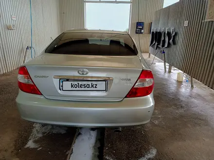 Toyota Camry 2002 года за 4 500 000 тг. в Актобе – фото 2