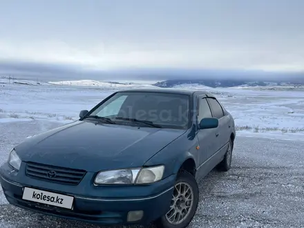 Toyota Camry 1998 года за 3 100 000 тг. в Семей – фото 4