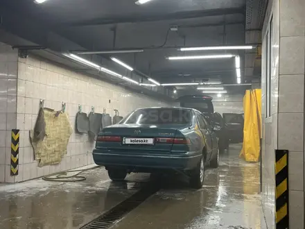 Toyota Camry 1998 года за 3 100 000 тг. в Семей – фото 5