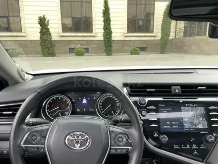 Toyota Camry 2019 года за 15 200 000 тг. в Алматы – фото 10