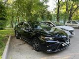 Toyota Camry 2022 года за 13 800 000 тг. в Алматы