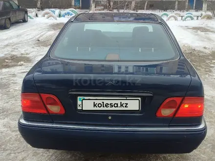 Mercedes-Benz E 200 1997 года за 2 400 000 тг. в Актобе – фото 4