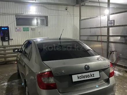 Skoda Rapid 2013 года за 3 650 000 тг. в Актобе – фото 2