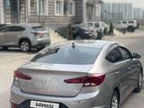 Hyundai Elantra 2019 годаfor7 600 000 тг. в Алматы – фото 2