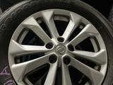 Шины Bridgestone 225/65/17 зима диски R17 nissan 17x7J за 11 777 тг. в Уральск – фото 3