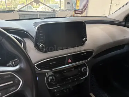 Hyundai Santa Fe 2019 года за 10 950 000 тг. в Костанай – фото 20