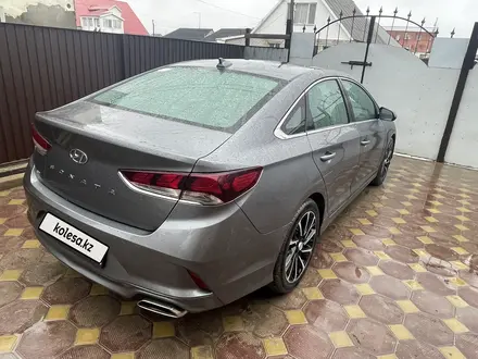 Hyundai Sonata 2018 года за 8 200 000 тг. в Атырау – фото 3