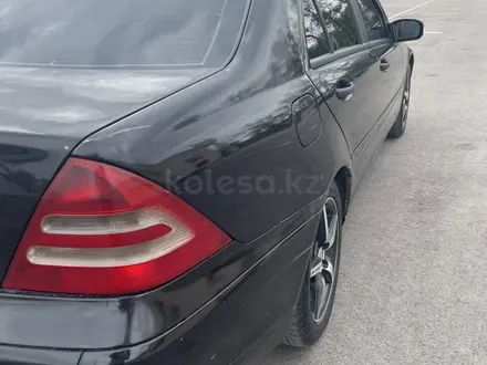 Mercedes-Benz C 180 2001 года за 2 980 000 тг. в Талдыкорган – фото 3