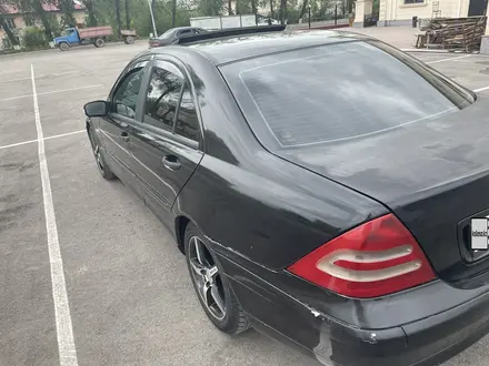 Mercedes-Benz C 180 2001 года за 2 980 000 тг. в Талдыкорган – фото 11