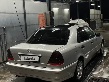 Mercedes-Benz C 240 1998 года за 3 100 000 тг. в Алматы – фото 6