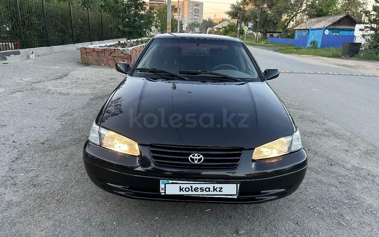 Toyota Camry 1999 года за 3 200 000 тг. в Семей