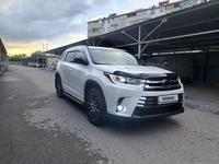 Toyota Highlander 2018 года за 19 800 000 тг. в Алматы