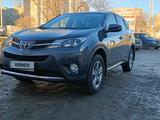 Toyota RAV4 2015 года за 11 800 000 тг. в Актобе – фото 2