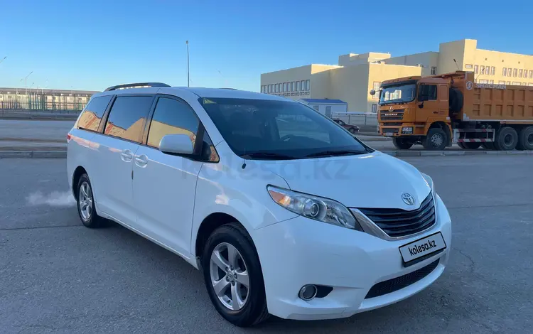 Toyota Sienna 2011 годаfor10 500 000 тг. в Актау