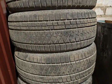 Комплект зимней резины 225/45R18 за 100 000 тг. в Усть-Каменогорск