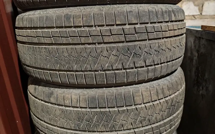 Комплект зимней резины 225/45R18 за 120 000 тг. в Усть-Каменогорск