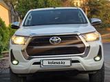 Toyota Hilux 2023 года за 23 500 000 тг. в Шымкент – фото 2