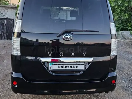 Toyota Voxy 2007 года за 6 500 000 тг. в Астана – фото 2