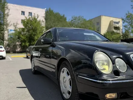 Mercedes-Benz E 320 2001 года за 3 500 000 тг. в Астана – фото 2