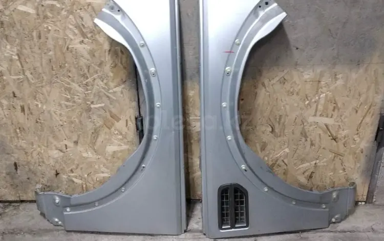 Передние крылья на Range Rover Discovery 3 за 85 000 тг. в Алматы