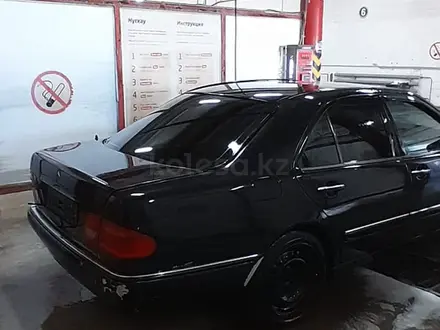 Mercedes-Benz E 240 1999 года за 2 300 000 тг. в Шымкент – фото 9