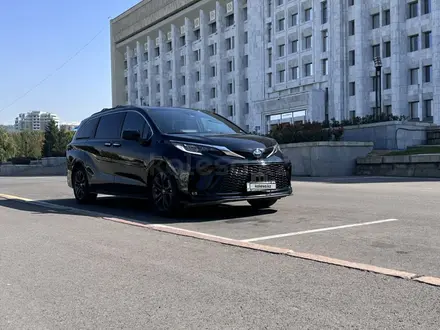 Toyota Sienna 2022 года за 27 500 000 тг. в Алматы