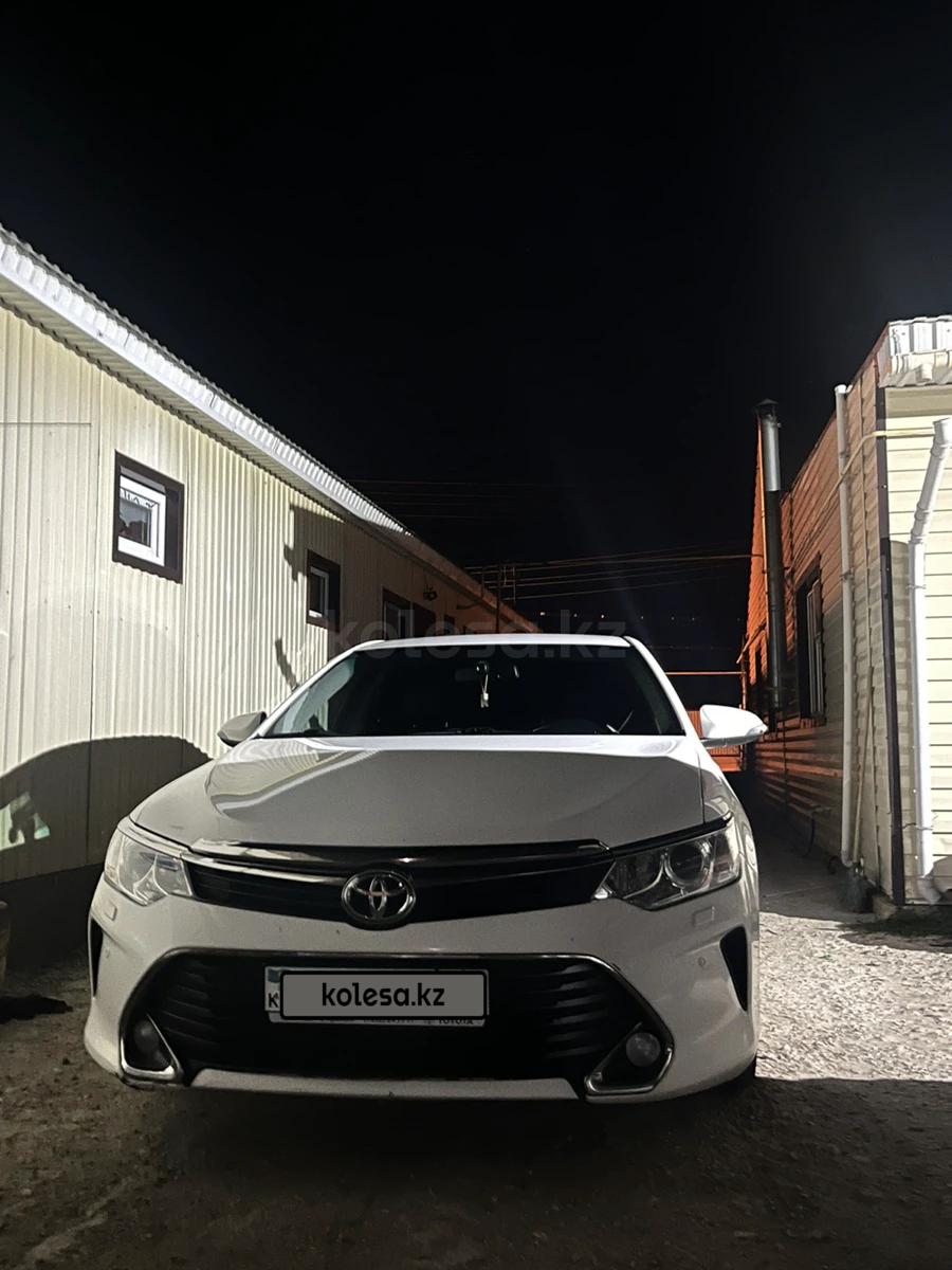 Toyota Camry 2015 г.