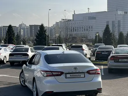 Toyota Camry 2020 года за 14 000 000 тг. в Алматы – фото 5