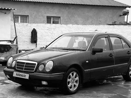 Mercedes-Benz E 280 1998 года за 3 000 000 тг. в Актау