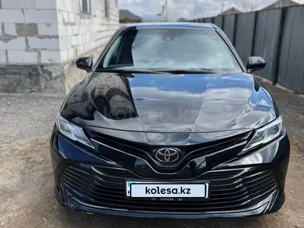 Toyota Camry 2022 года за 13 000 000 тг. в Астана – фото 2