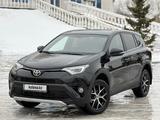 Toyota RAV4 2018 года за 10 700 000 тг. в Астана