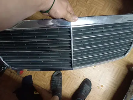 Решётка радиатора w210 за 35 000 тг. в Караганда