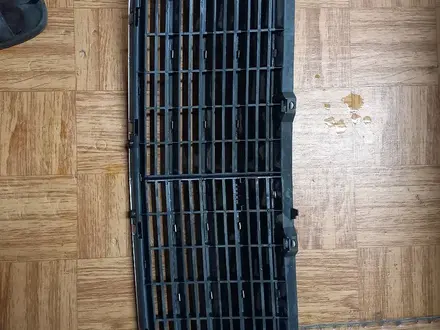 Решётка радиатора w210 за 35 000 тг. в Караганда – фото 3