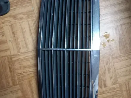Решётка радиатора w210 за 35 000 тг. в Караганда – фото 4