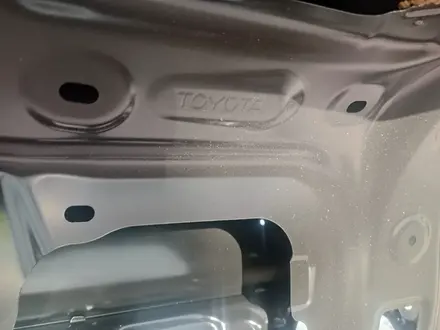 Крышка багажника новая, оригинал (Toyota Camry 80) за 340 000 тг. в Алматы – фото 3